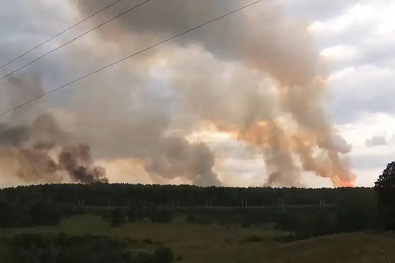 Взрывы на складе боеприпасов под Красноярском прекратились