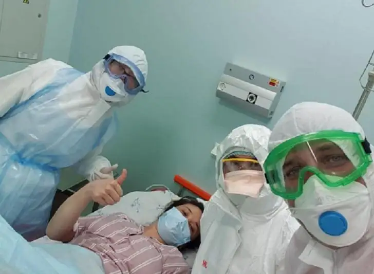 Боролись за две жизни: столичные врачи вылечили от коронавируса роженицу