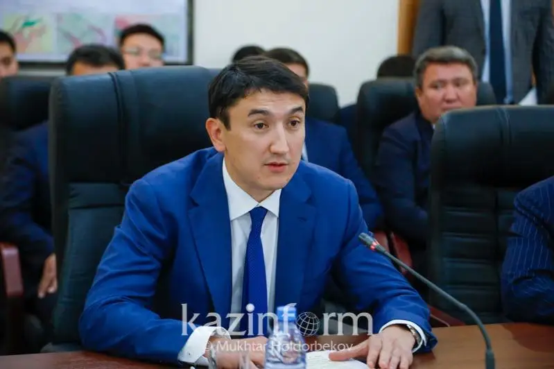 Раскрыть всю информацию о выбросах с АНПЗ попросил министр экологии