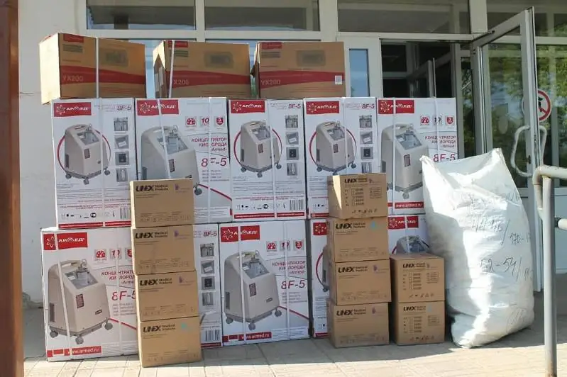 100 пульсоксиметров, 10 кислородных концентраторов и другое оборудование приобрели меценаты для больницы в Житикаре