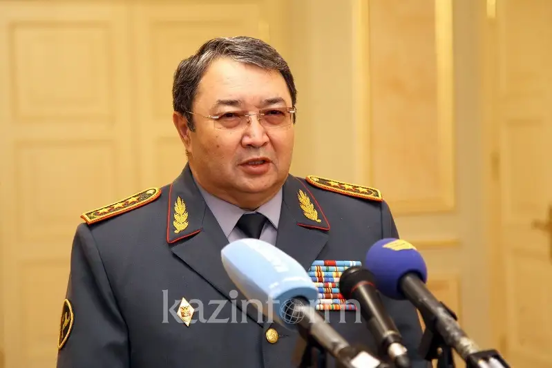 Президент РК уволил экс-министра обороны из Вооруженных Сил