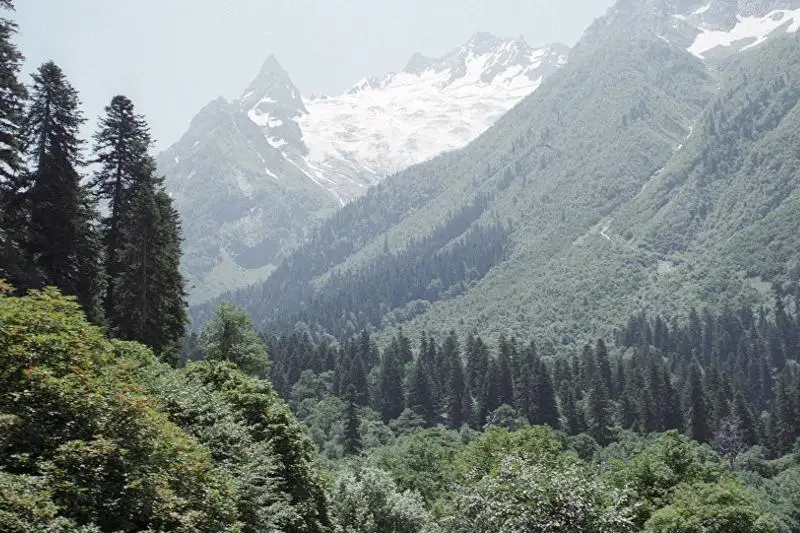 Мальчик сорвался с пика Фурманова в Алматы
