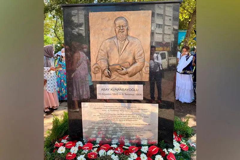 Парк в честь Абая открыли в Анталье