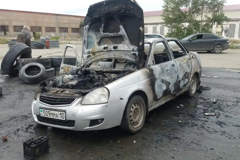 В Костанае двухлетний ребёнок едва не сгорел при пожаре в авто