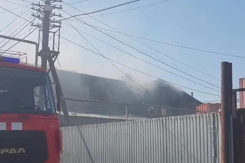 Двухэтажный частный дом сгорел в Алматы