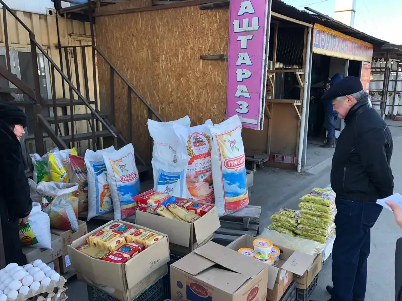 Бердибек Сапарбаев посетил продуктовые рынки в Таразе