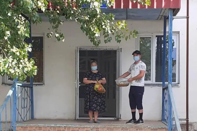 Врачам и больным коронавирусом помогают осужденные в Атырау