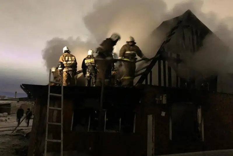 Пожар произошел в Нур-Султане, двое детей госпитализированы