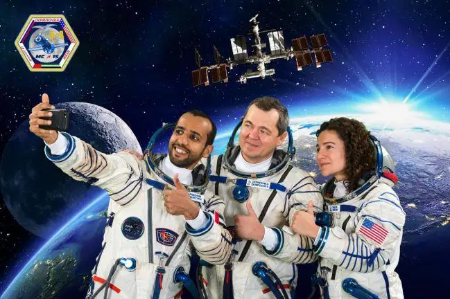 Первый космонавт ОАЭ взял на МКС пособие о времени молитв в космосе