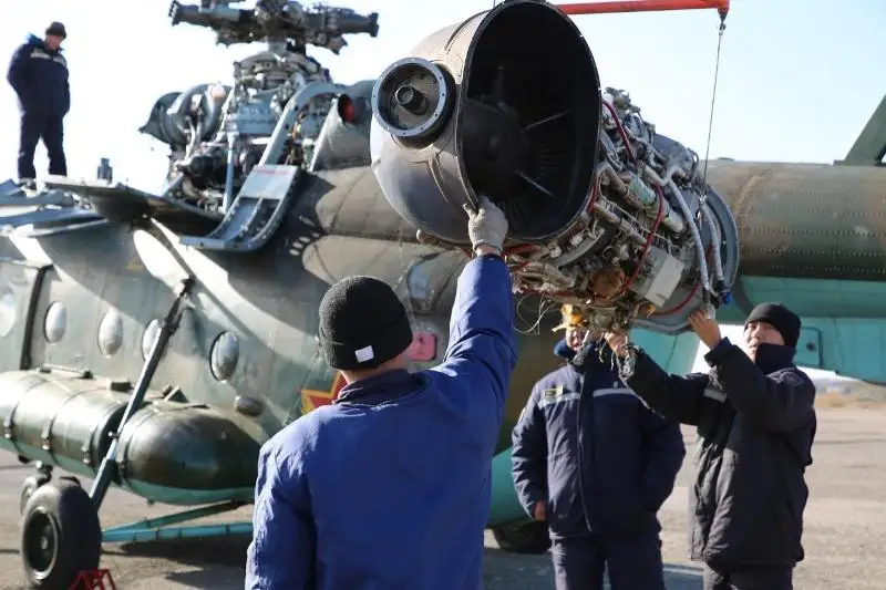 Военные лётчики готовятся к холодам