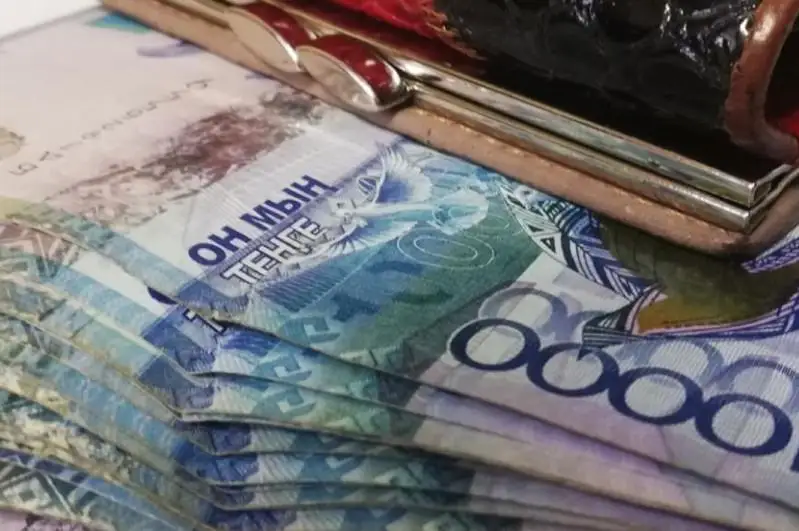 Стоит ли сейчас повышать налоги в Казахстане - мнение экспертов