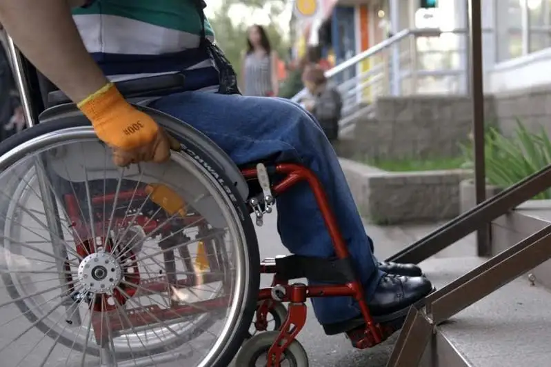 Условия для лиц с инвалидностью: 800 млн тенге необходимо для модернизации железнодорожных вокзалов