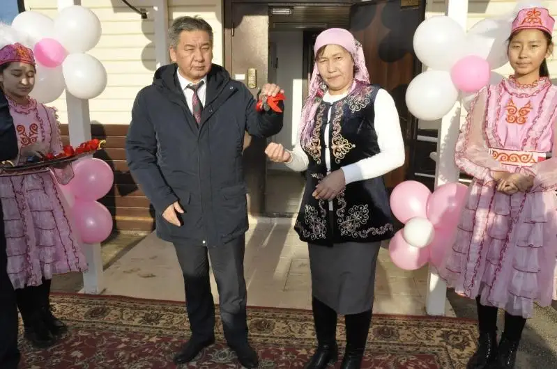 10 семей получили жилье в одном из районов Туркестанской области