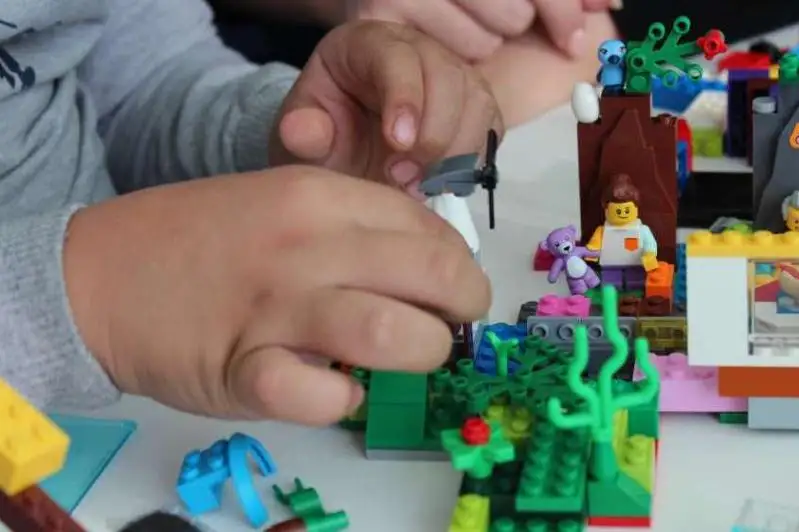 Детям-аутистам помогает карагандинский проект «LEGOтерапия»