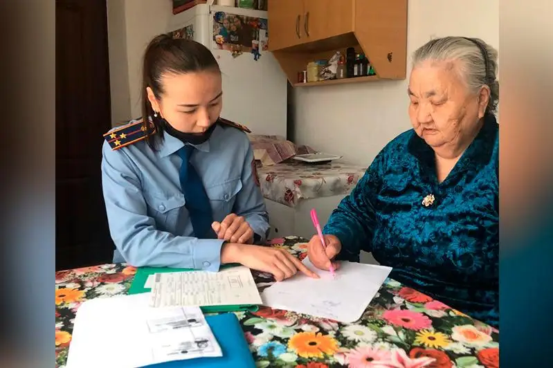 18 актюбинцев сменили советские паспорта на удостоверения граждан Казахстана