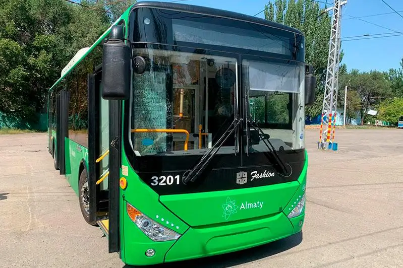 Почему в Алматы вовремя не поставили 200 новых автобусов