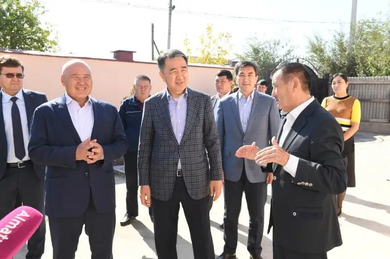 Аким Алматы проверил качество домов в Арыси