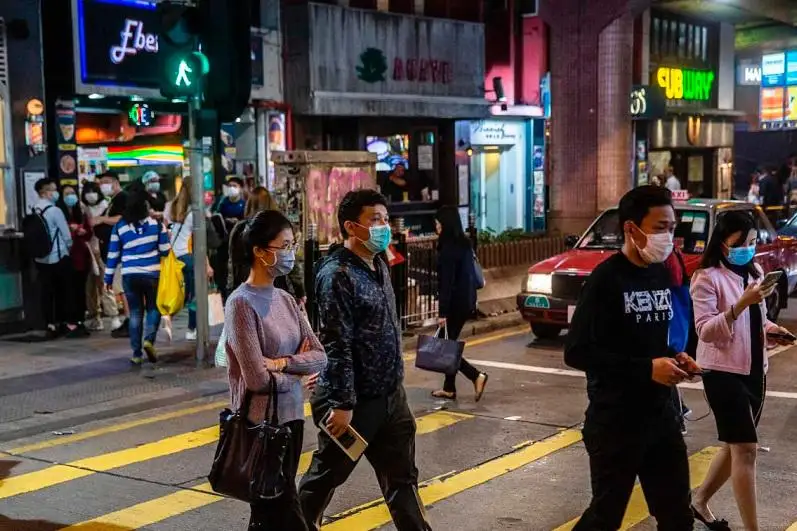 Миллиардер бесплатно раздаст 10 млн медицинских масок жителям Гонконга