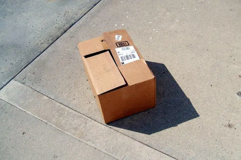 В Алматы перекрыли улицу из-за подозрительной коробки