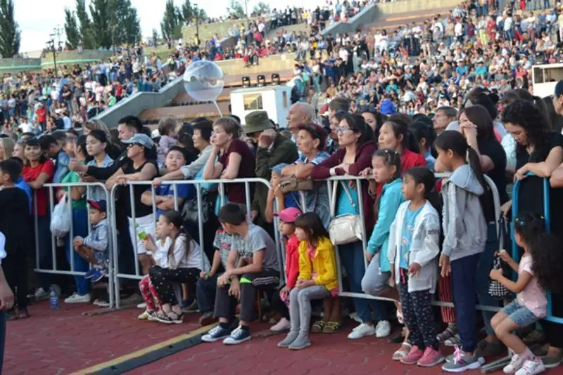 50 тысяч павлодарцев вместе с «МузАРТ» спели «Көзімнің қарасы»