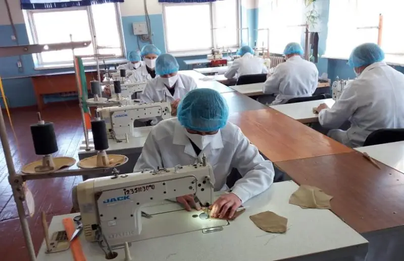 За сшитые маски заключенные получили премию на общую сумму более миллиона тенге в ВКО