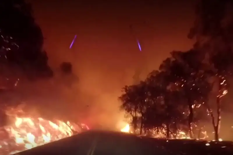 По меньшей мере шесть человек погибли в результате лесных пожаров в Калифорнии