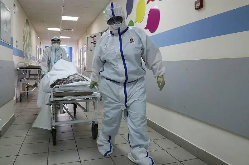 Россия поднялась на третье место в мире по числу заразившихся коронавирусом