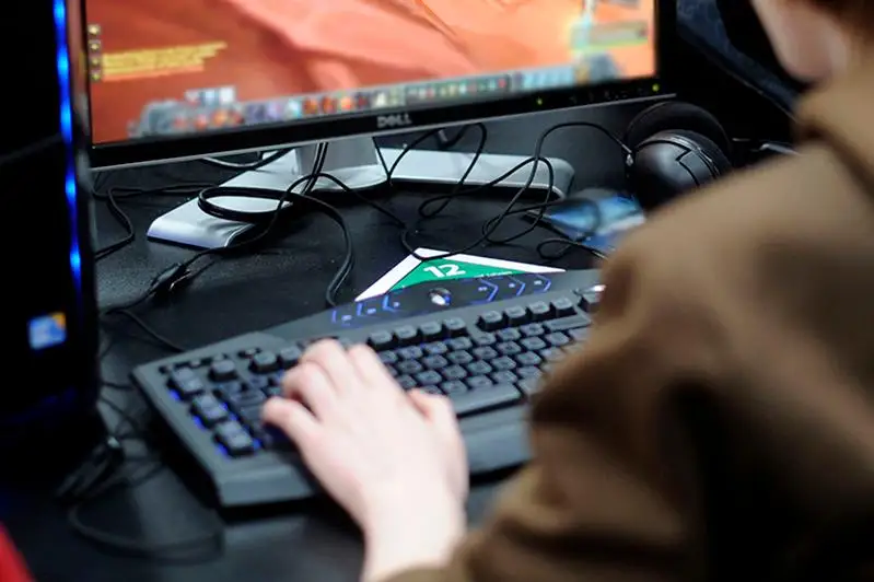 10-летний ребенок был обнаружен в три часа ночи в компьютерном клубе