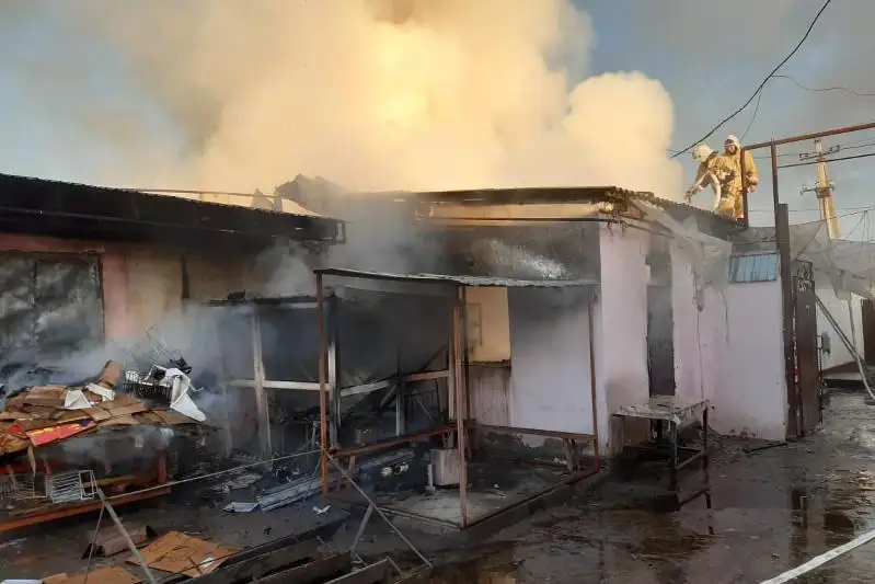 Пожар произошел на рынке в Жетысае