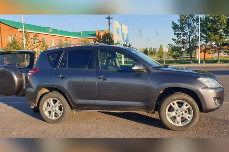 Ввоз в Казахстан автомашины с поддельными документами предотвратили пограничники