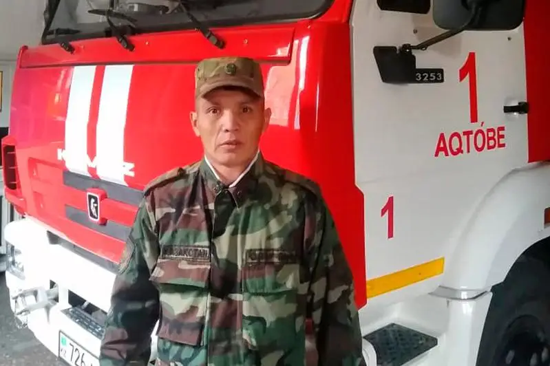В Актобе пожарный спас беременную женщину