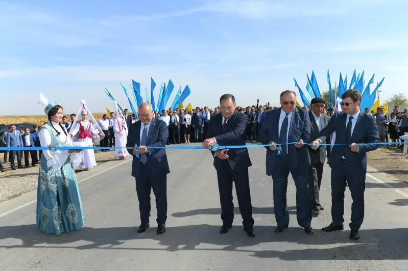 В Арыси торжественно открыли въездную арку