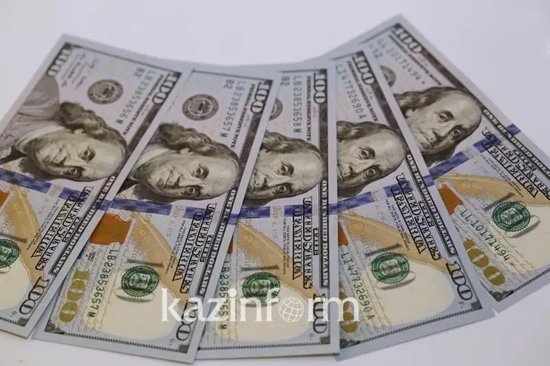 Инспектор СОБР подозревается в незаконном завладении $10 тысяч в Алматы