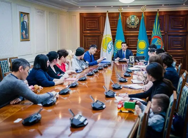 Аким столицы встретился с детьми-сиротами