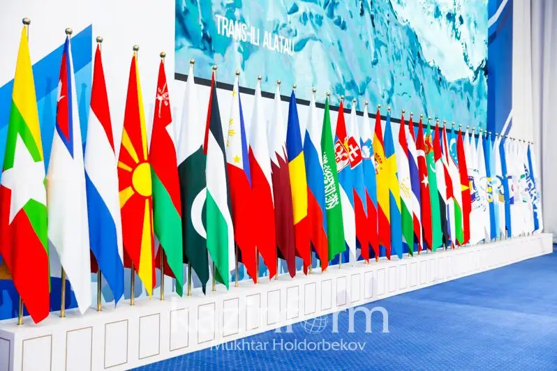 Страны Евразии связаны общими интересами и неделимой безопасностью – Ли Чжаньшу