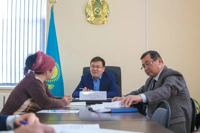 С жителями отдаленных сел Туркестанской области встретились заместители акима