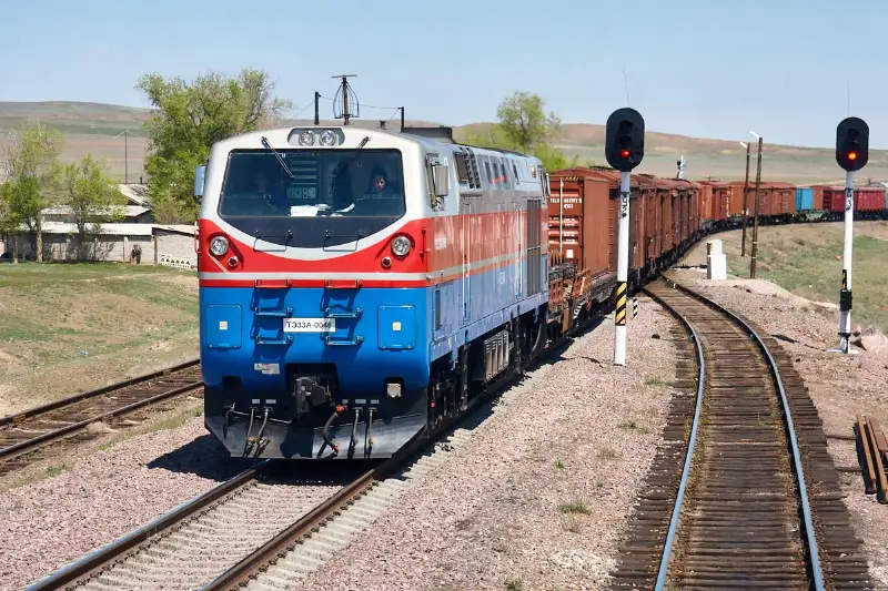 Житель Жамбылской области пытался доехать домой «зайцем» на грузовом поезде