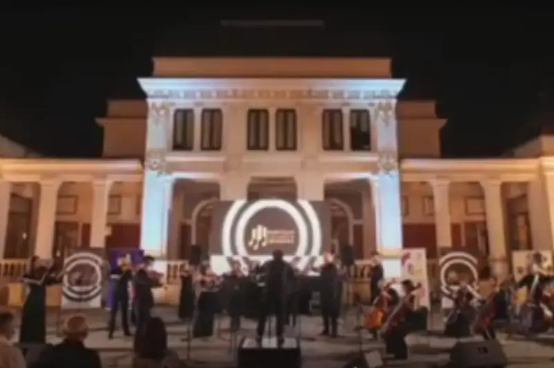 Румынский камерный оркестр исполнил произведения Абая