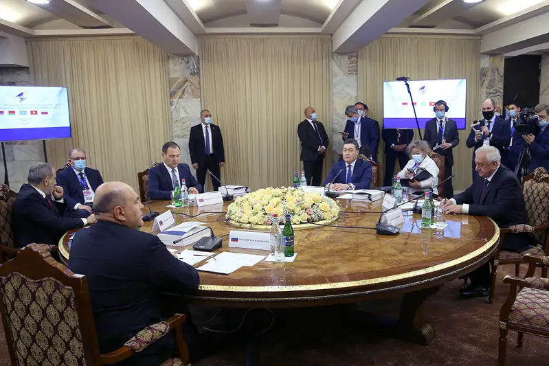 Межправсовет ЕАЭС поручил рассмотреть инициативу «Путешествую без COVID-19»