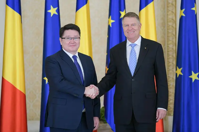 Посол РК Нурбах Рустемов вручил верительные грамоты Президенту Румынии