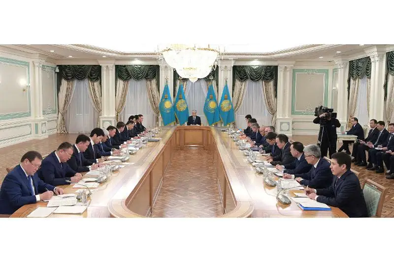 Президент поручил акимам усилить работу с обращениями и жалобами граждан