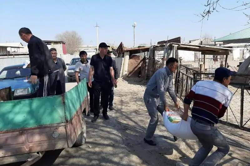 Окончившие 20 лет назад школу выпускники помогли нуждающимся  в Туркестанской области