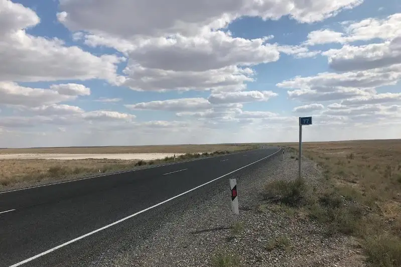 На год раньше отремонтировали участок трассы Доссор - порт Актау благодаря новой технологии