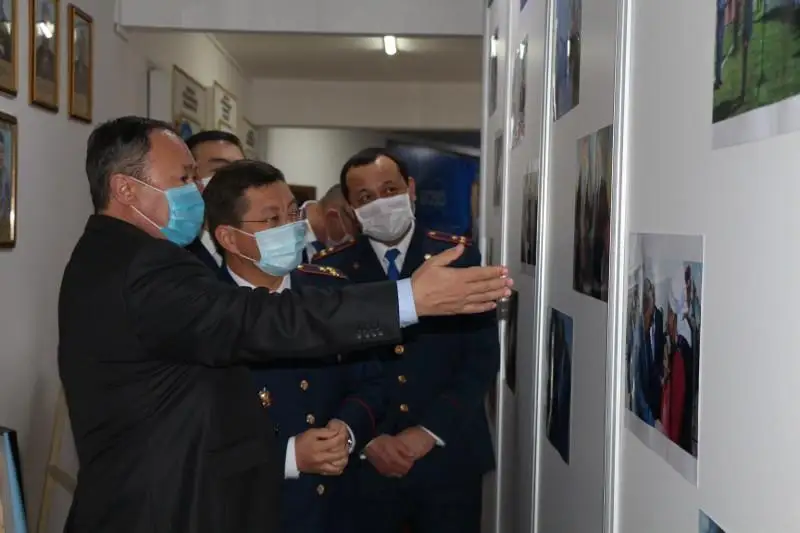 Транспортные полицейские организовали фотовыставку в честь Дня Первого Президента РК
