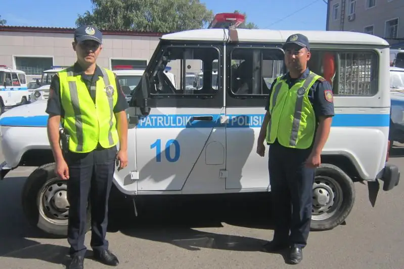 Мужчина пытался сброситься с пятого этажа в Усть-Каменогорске