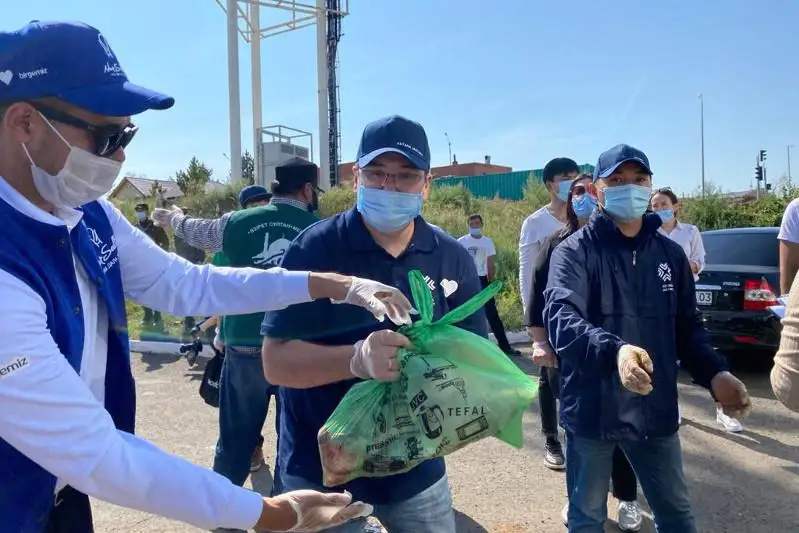 Столичные волонтеры в Курбан айт раздают жертвенное мясо нуждающимся