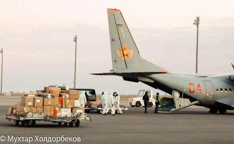 Пять тонн гуманитарной помощи привезли в Казахстан из Китая