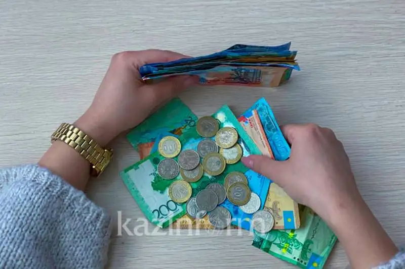 Будет ли выплачиваться зарплата помещенным на карантин работникам  в Казахстане