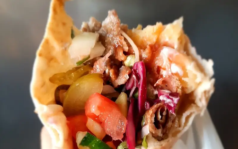 Шаурмой отравились свыше 20 человек в Бишкеке