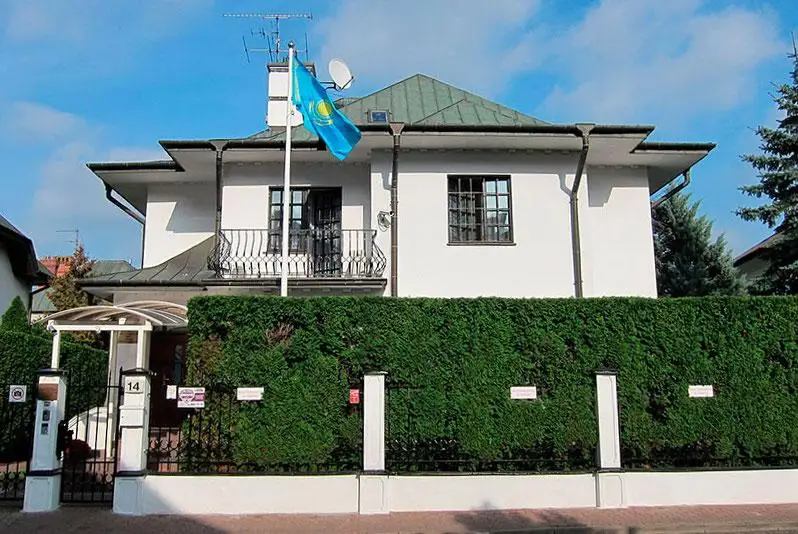 Посольство Казахстана в Польше приостановило прием граждан из-за ухудшения эпидситуации